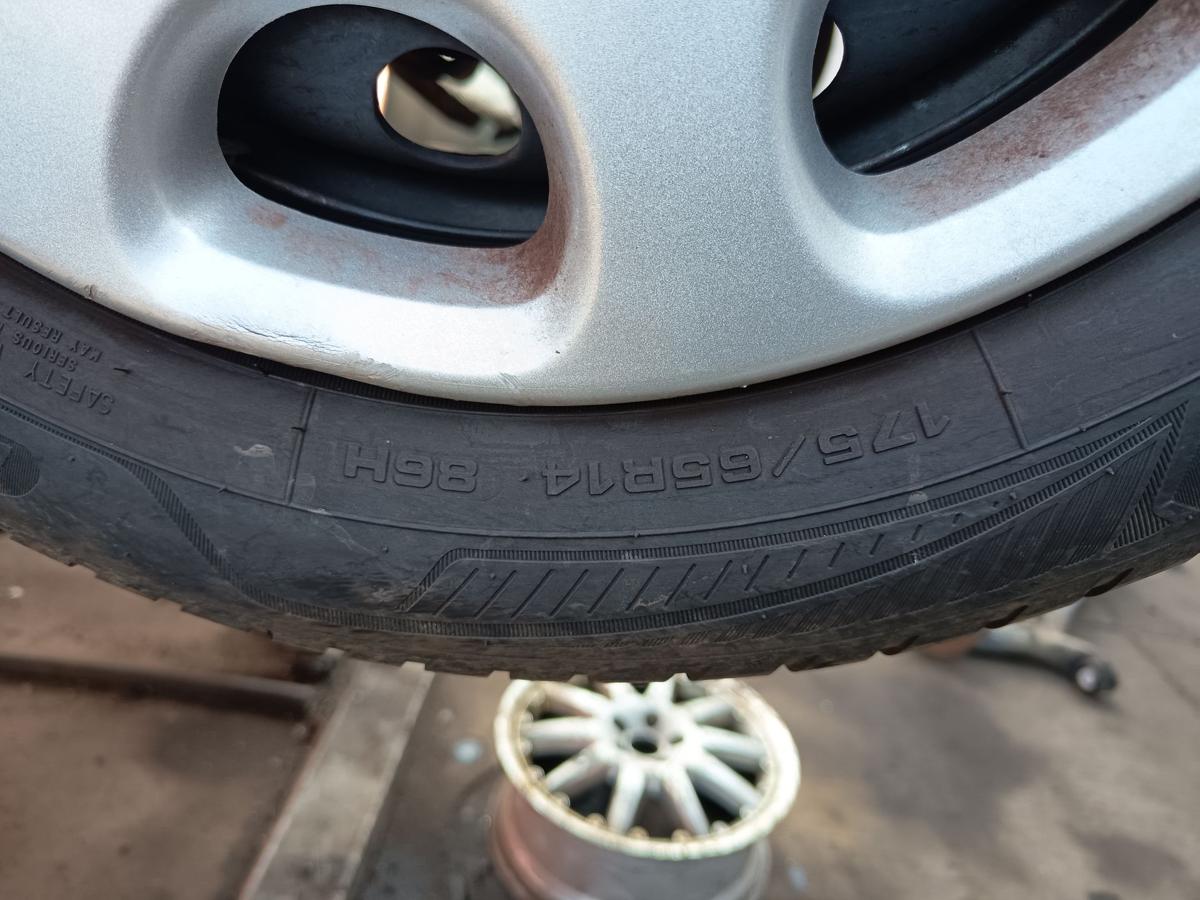 Peugeot 206 orig Stahlfelgen Satz mit Winterreifen 175/65R14 DOT Bj 2022