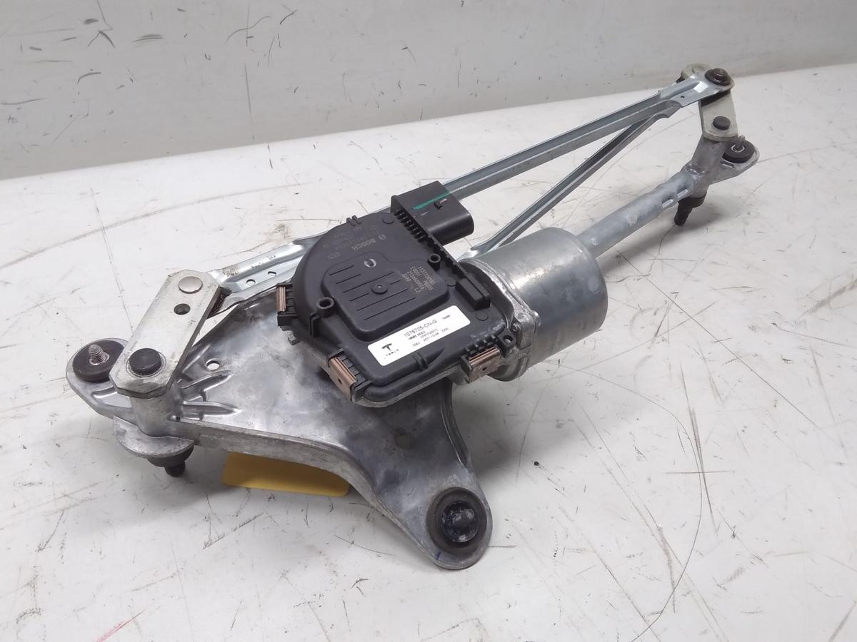 Tesla Model 3 original Wischermotor vorn 12 Volt mit Wischergest&auml;nge BJ2019