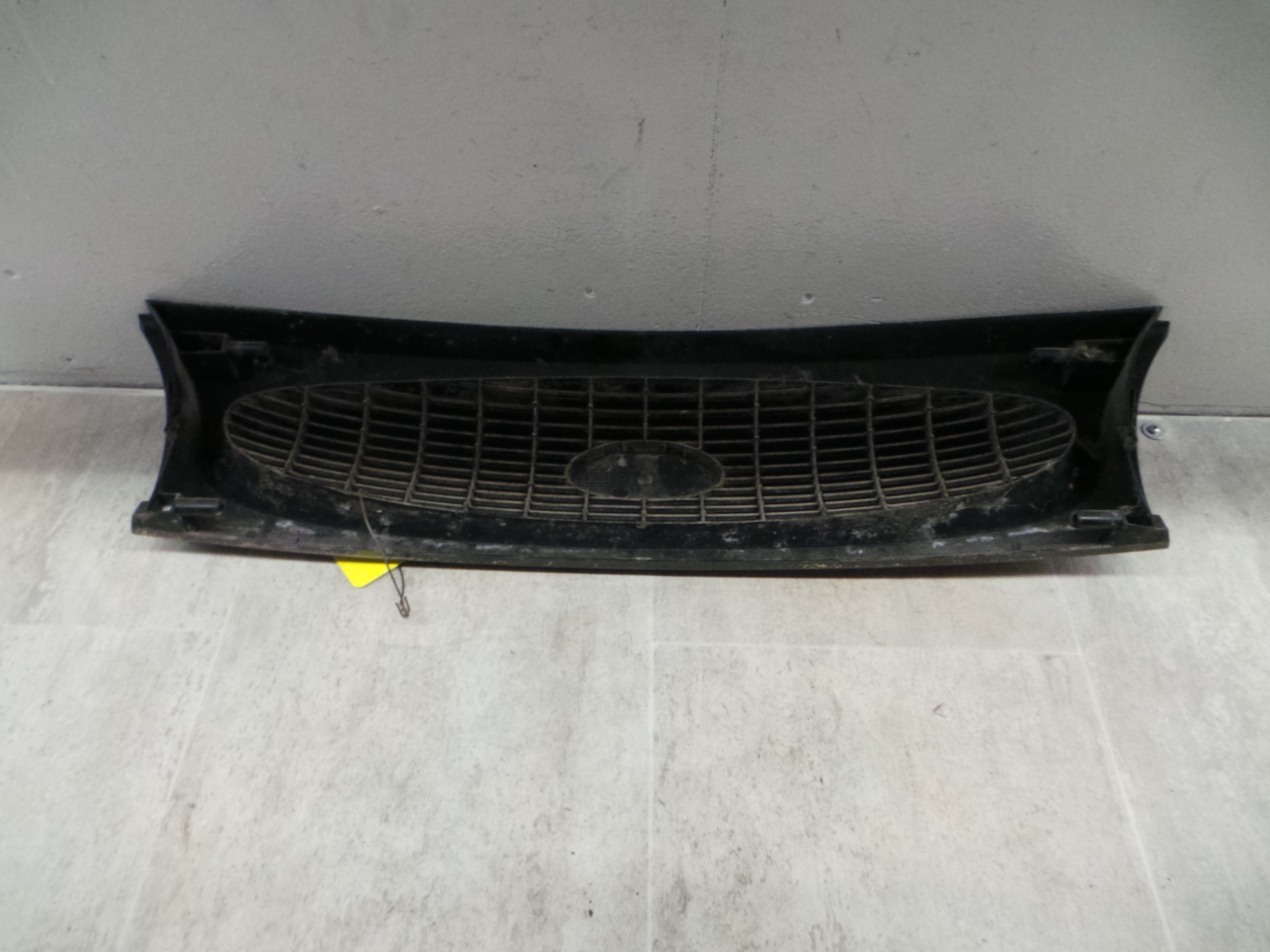 Ford Fiesta BJ 1997 Kühlergrill Frontgrill schwarz lackiert