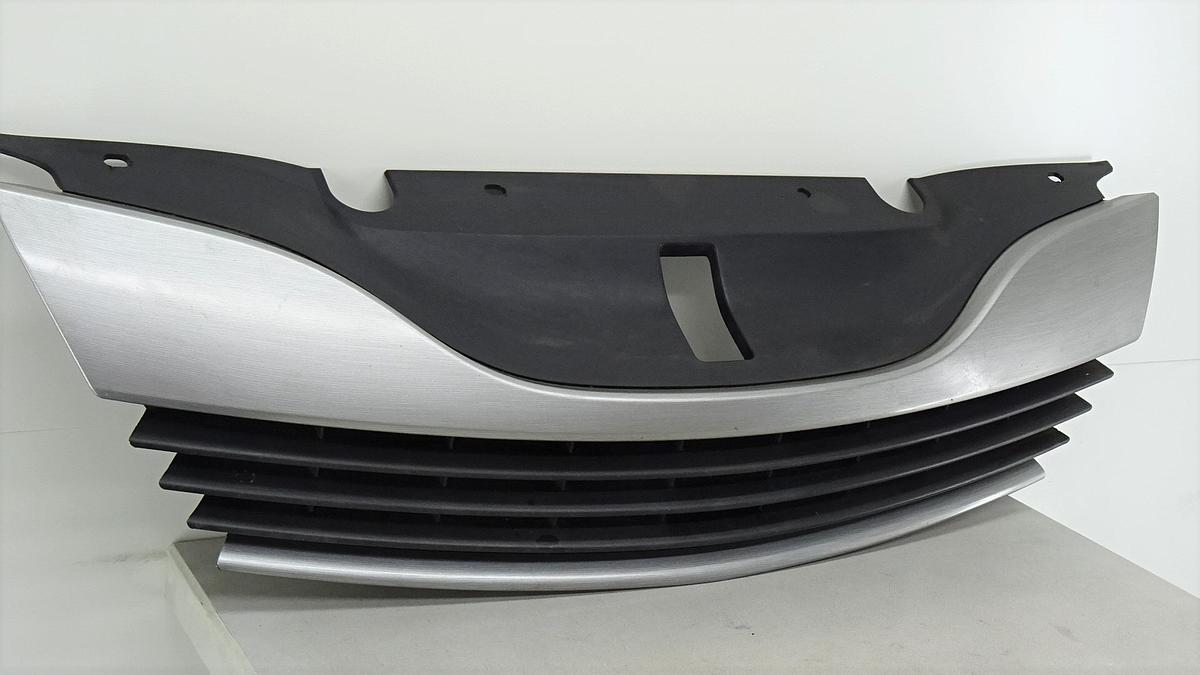 Renault Laguna II Bj2003 Kühlergrill in silber 8200012581 Modell bis 2005