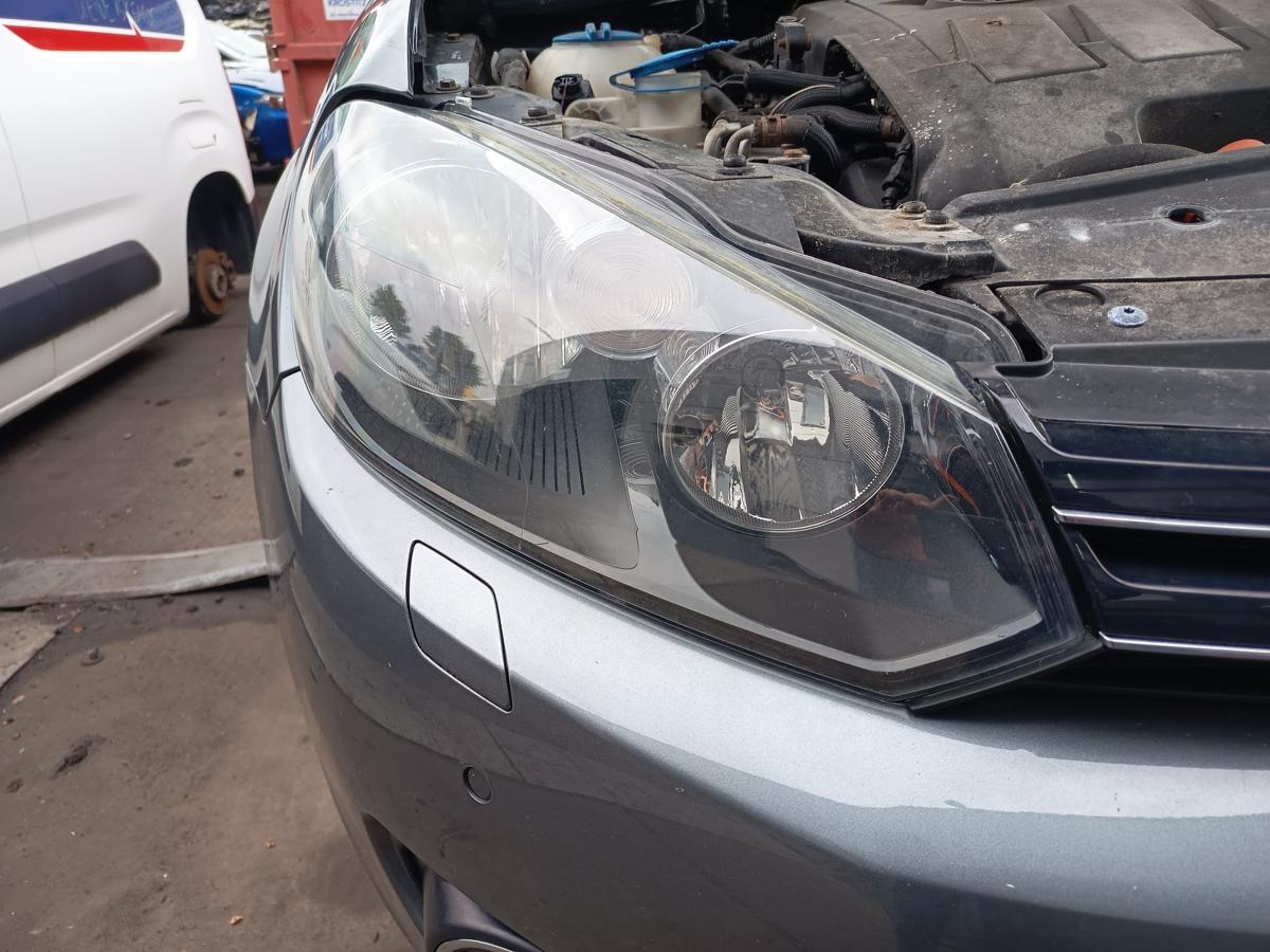VW Golf VI original Scheinwerfer rechts Halogen/Haupt/Licht/Front Bj 2010