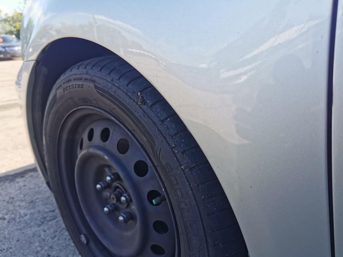 Toyota Avensis T25 Kotflügel Fender Seitenwand vorn links 1C0 Radiant Silver Met