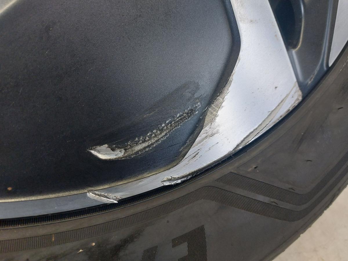 NIO EL6 Elektro SUV Komplettrad Alufelge 20 Zoll 255 50 R20 Good Year *Schaden*