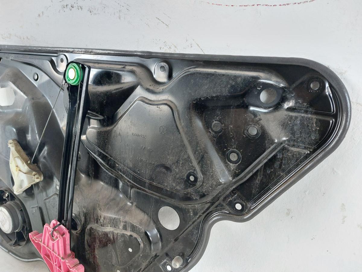VW Passat 3C B7 Variant Fensterheber hinten links Motor Mechanik Grundplatte