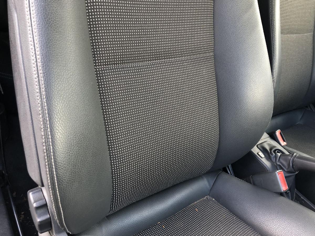 Opel Astra H GTC Sitz vorn rechts Beifahrersitz Autositz Kunstleder mit Stoff