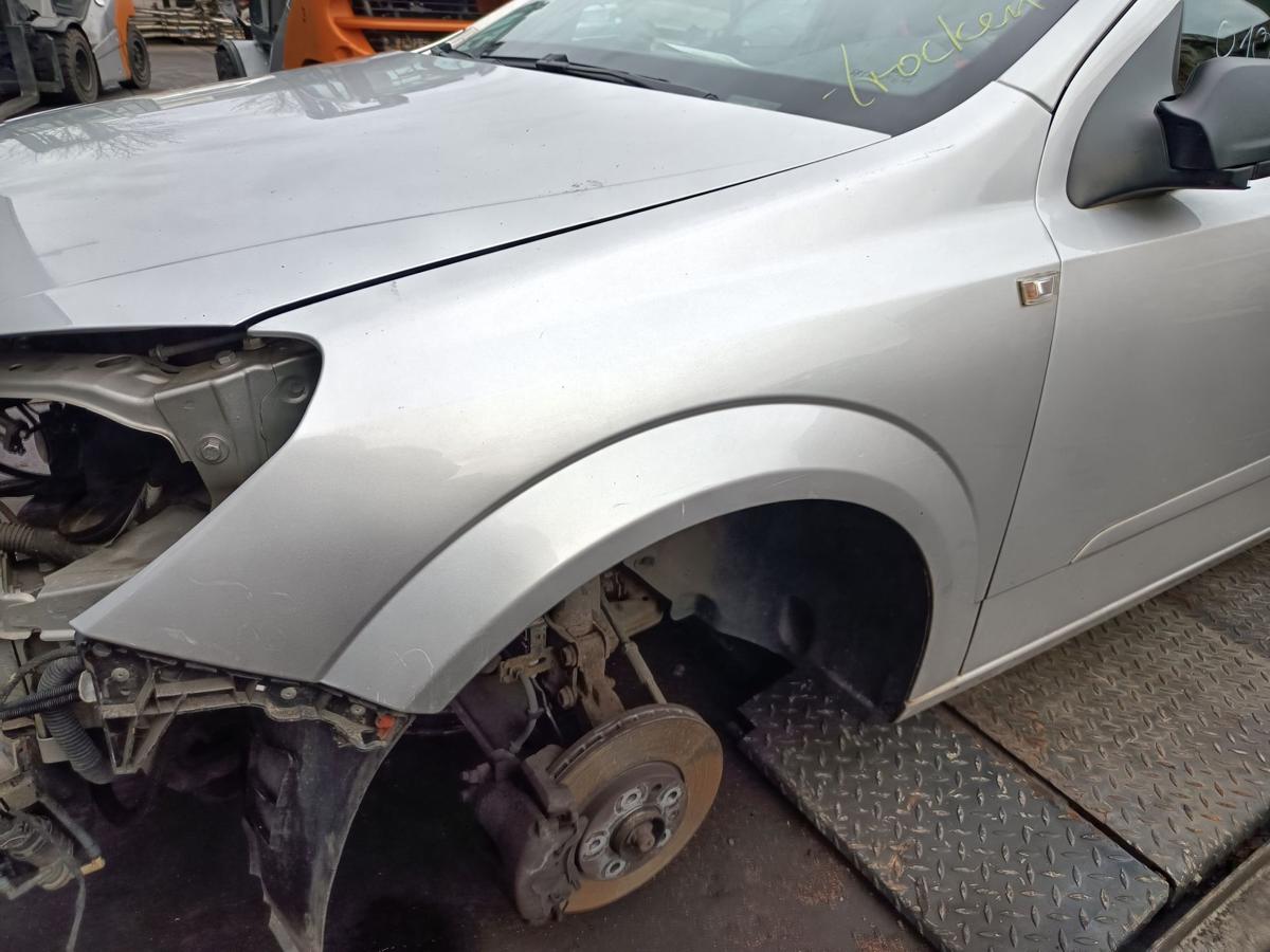 Opel Astra H Caravan ab 2007 original Kotflügel links Fahrer Z157 Starsilber III