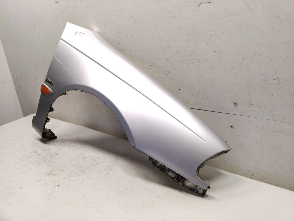 Toyota Avensis T22 original Kotfl&uuml;gel vorn rechts silbermetallic BJ2002