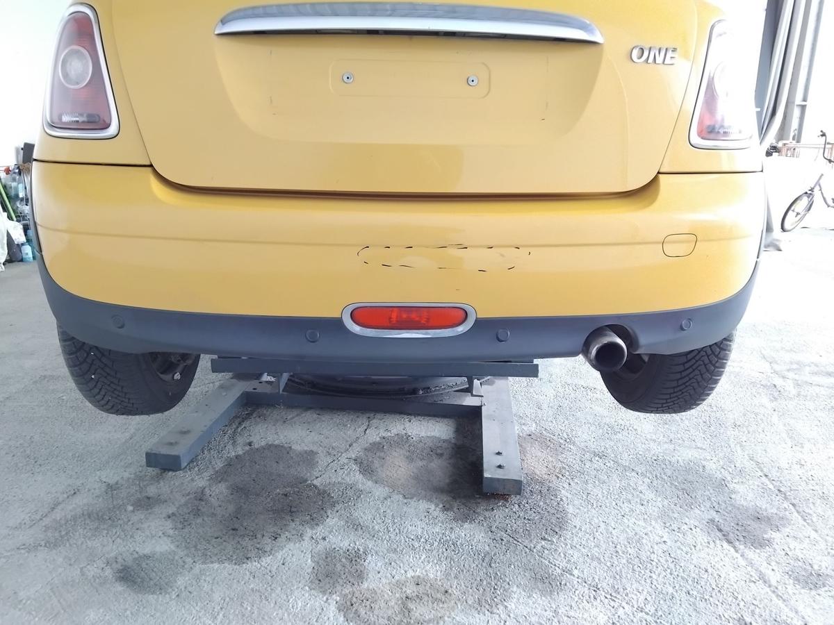 Mini II R56 One orig Sto&szlig;f&auml;nger Sto&szlig;stange hinten mit PDC A58 Mellow Yellow BJ08
