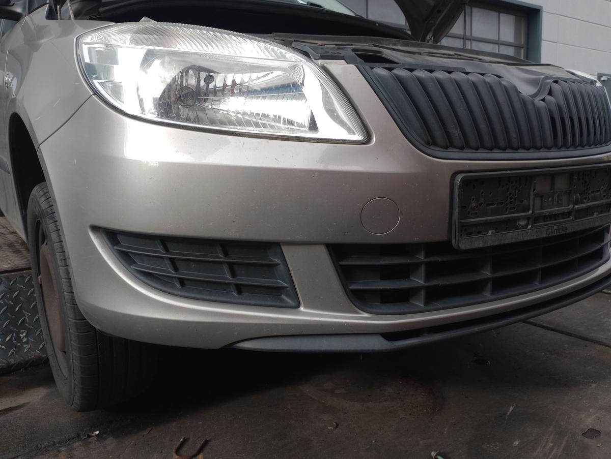 Skoda Fabia Kombi 5J orig Stoßstange vorne F8H Beige Facelift Bj 2010 Skoda Fabia Kombi 5J orig Stoßstange vorne F8H Beige Facelift Bj 2010
