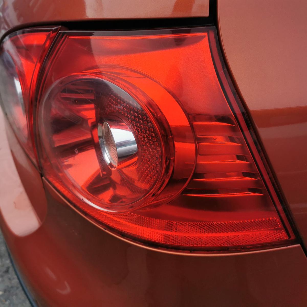 VW Golf V 5 1K Rückleuchte Schlussleuchte Lampe hinten aussen rechts 5 Türer