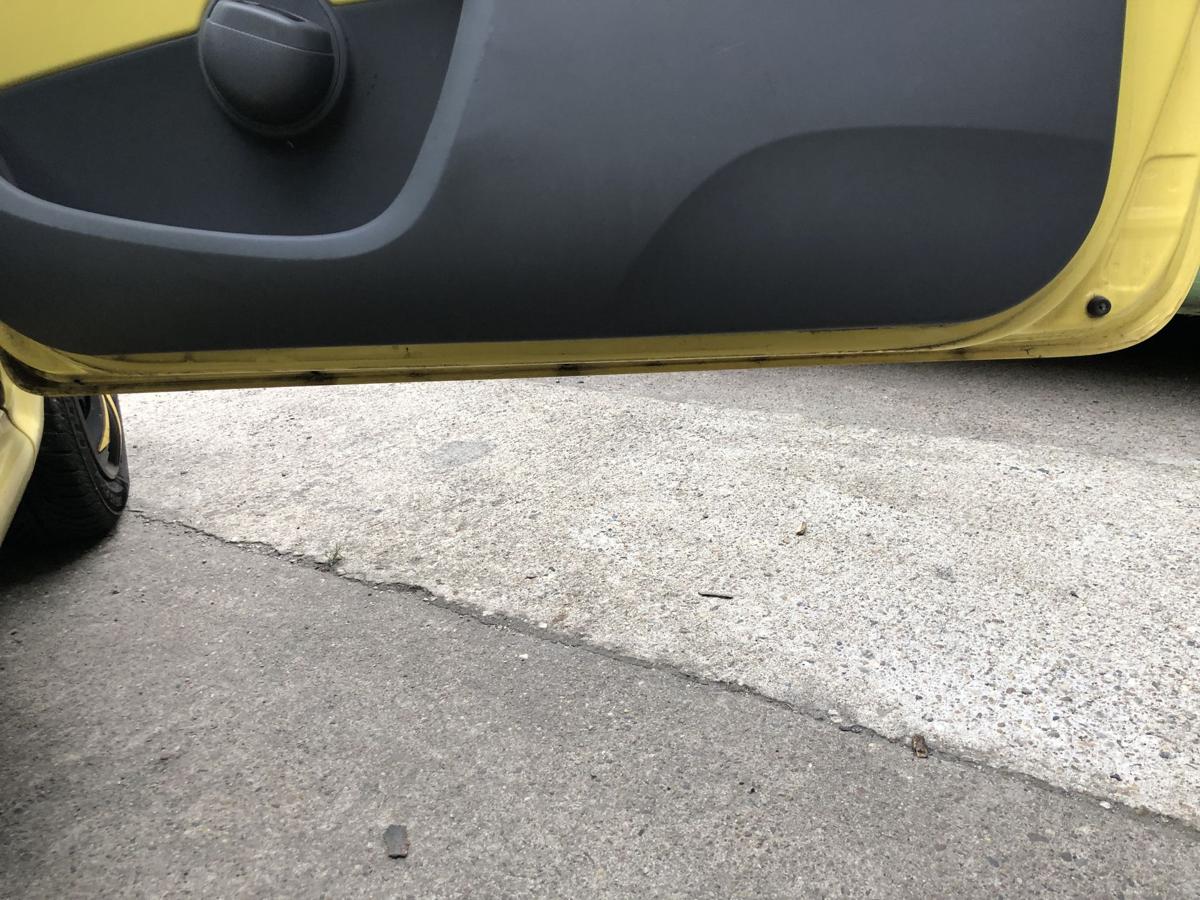 Peugeot 107 Typ P T&uuml;r vorn rechts Beifahrert&uuml;r nur f&uuml;r 3 t&uuml;rer KBL Citrus Gelb