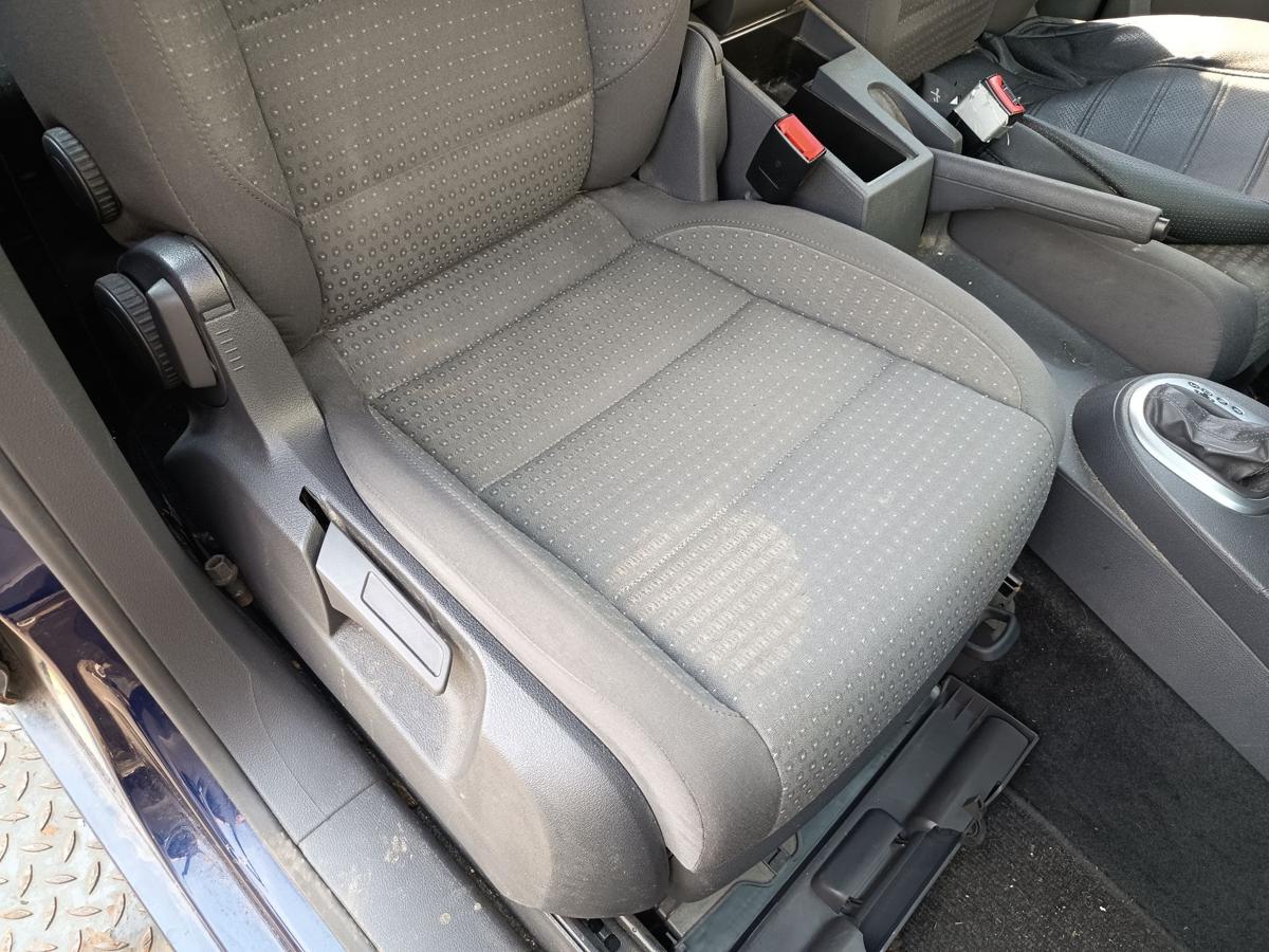 VW Touran 1T original Sitz vorne rechts Stoff Baujahr 2006