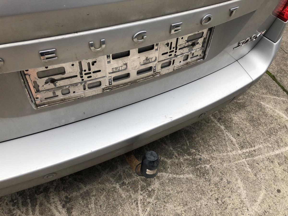 Peugeot 308 4E 4H SW Stoßfänger hinten Heckschürze mit PDC EZR Aluminium Met