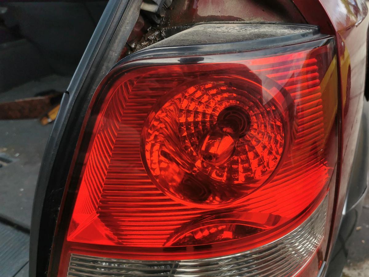 Kia Sorento JC R&uuml;ckleuchte Schlussleuchte R&uuml;cklicht hinten rechts bis 2006