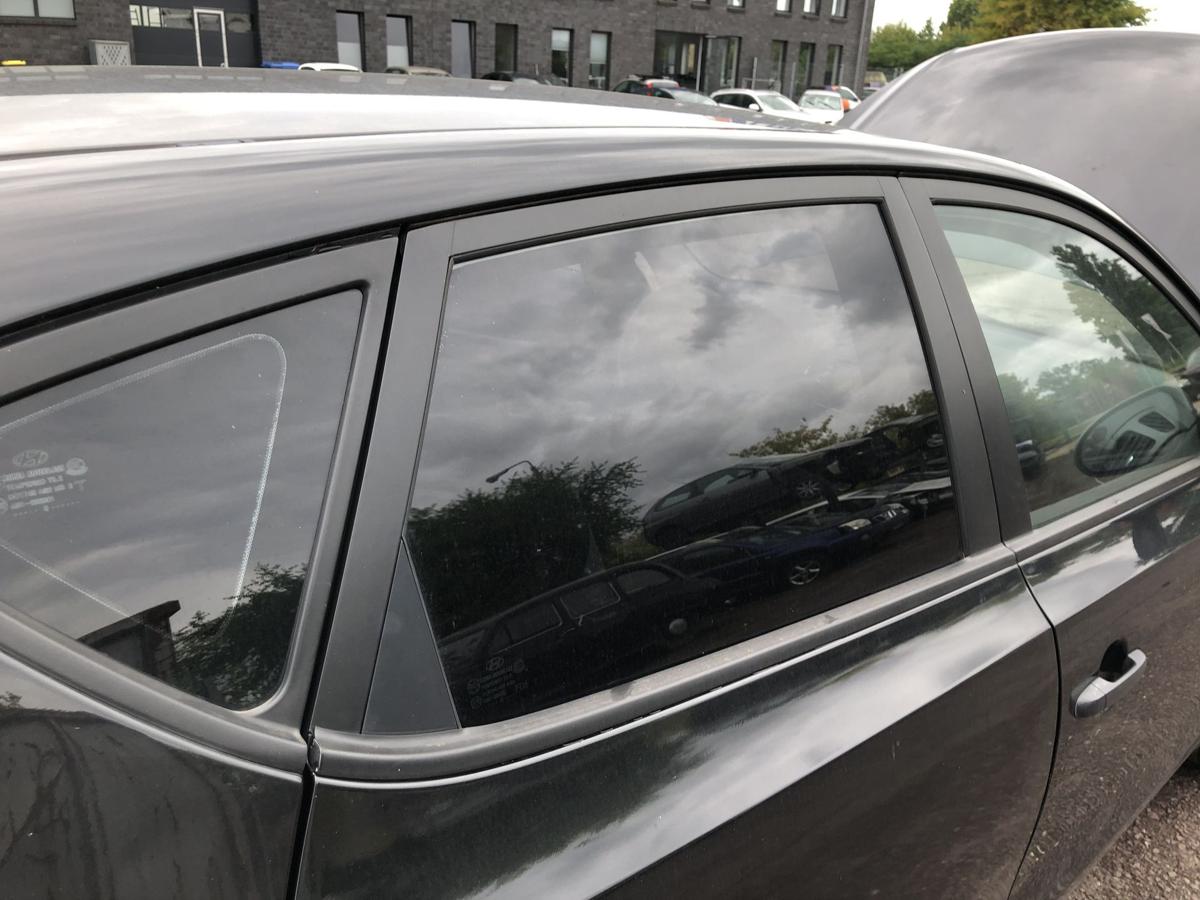 Hyundai i30 FD Tür hinten rechts Fondtür im Rohbau vom 5trg 9F Stone Black Perl