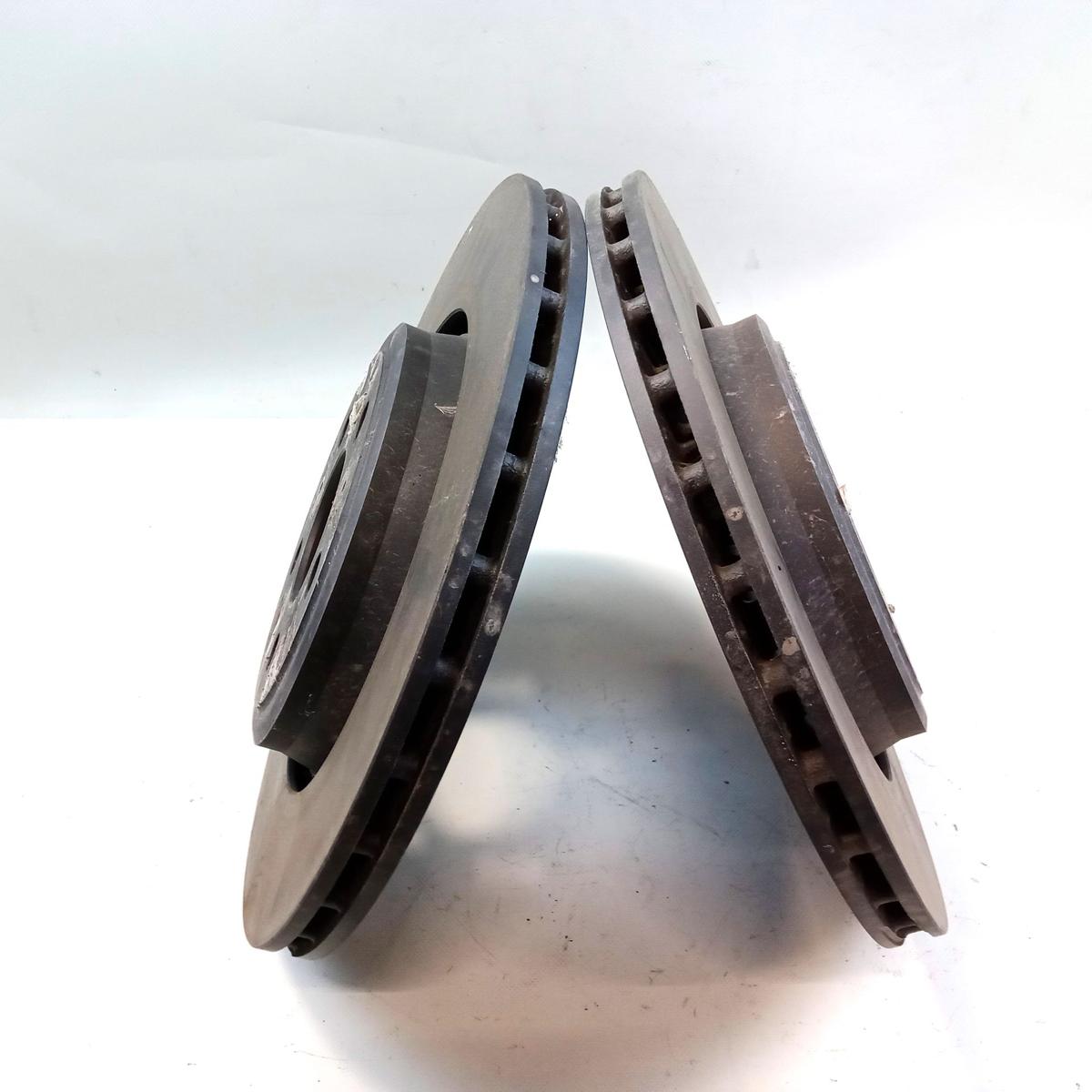 Tesla Model Y Performance original Satz Bremsscheiben hinten mit Bremsbel&auml;gen