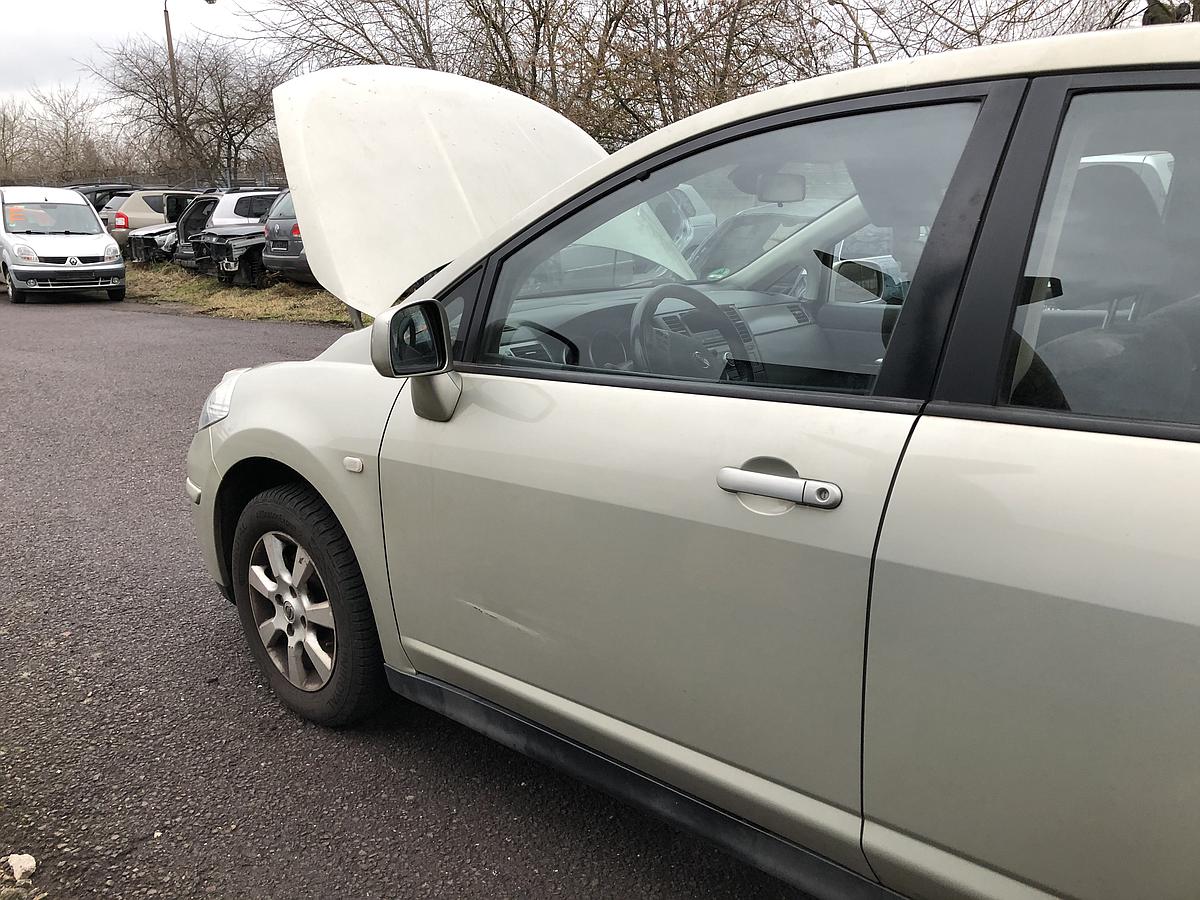 Nissan Tiida Hatch Back Tür vorne links Fahrertür K32 Yellowish Silver Met