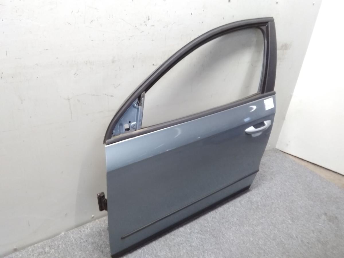 VW Passat 3C T&uuml;r vorn links Fahrert&uuml;r arcticbluesilver LB5M BJ2005