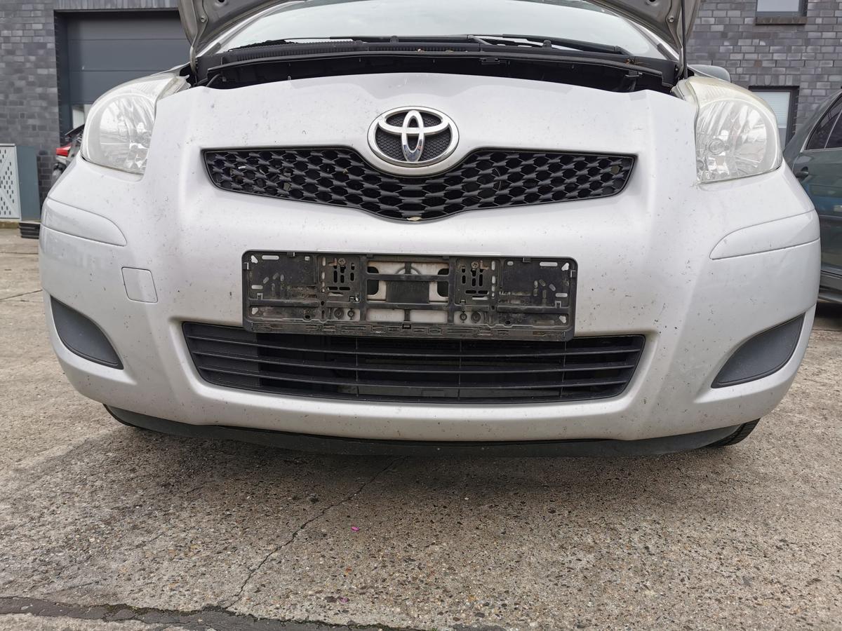 Toyota Yaris XP9 Stossfänger Stossstange Bumper vorn 1E7 Silver Pearl Metallic