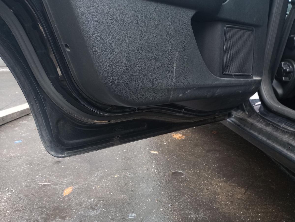 Ford Mondeo IV Kombi orig Tür hinten links Panther Schwarz Bj 2010