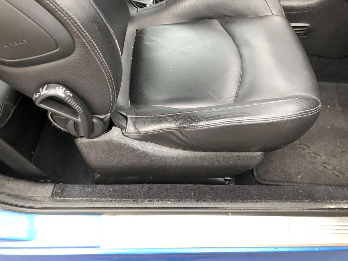 Peugeot 206CC Typ 2D Sitz vorn rechts Beifahrersitz Leder schwarz Ledersitz