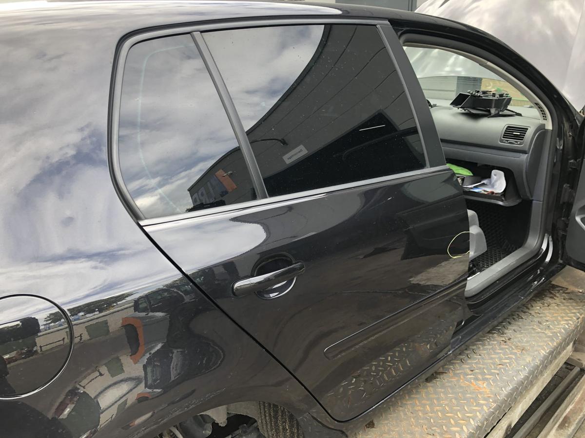 VW Golf V Limo original Tür hinten rechts Fond C9Z Black magic Bj 2008