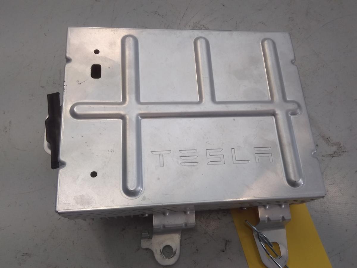 Tesla Model Y original Audio-Verstärker 1507152-01-B Bj.2023