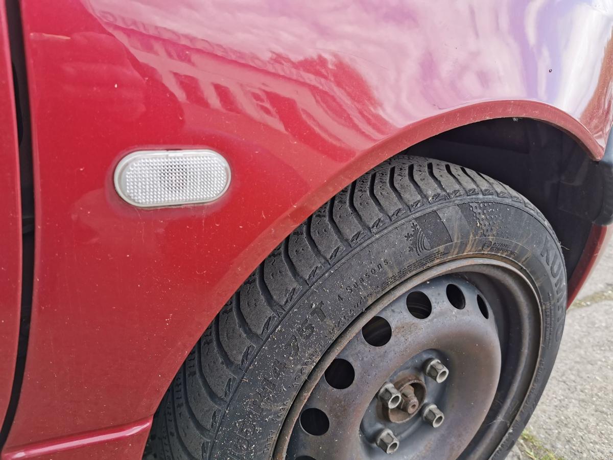 Renault Twingo C06 Kotflügel Fender Seitenwand vorn rechts NV713 CHERRY RED