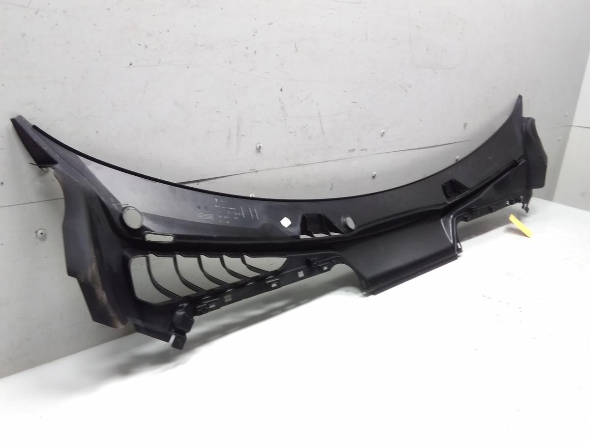 Porsche Macan 2 XAB 95C original Plastikabdeckung Windlauf 95C819401J Bj.2024 Porsche Macan 2 XAB 95C original Plastikabdeckung Windlauf 95C819401J Bj.2024