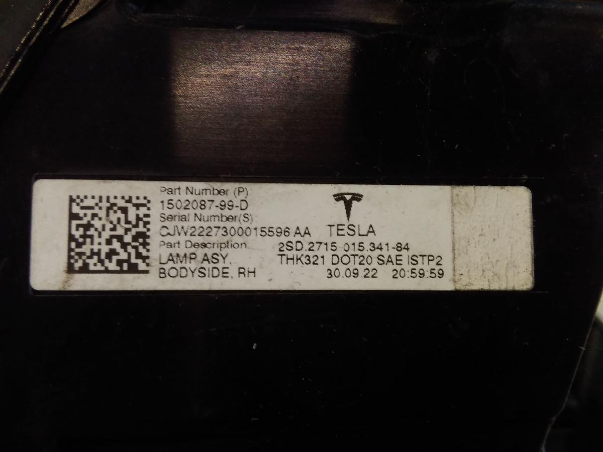 Tesla Model Y original R&uuml;ckleuchte Heckleuchte Schlussleuchte rechts au&szlig;en LED BJ2023