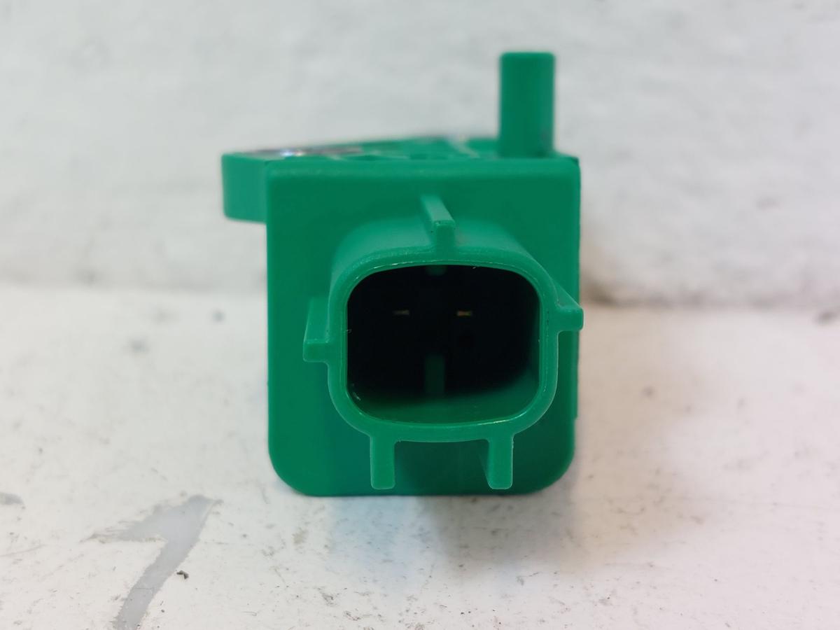 VW Golf Plus 5M original Crashsensor Airbag Querbeschleunigungssensor 5WK43581