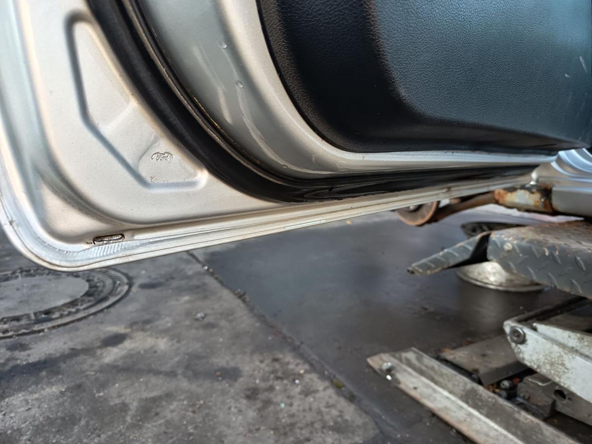 Ford Fiesta VI 3t&uuml;rer original T&uuml;r links Fahrer Polarsilber Bj 2006