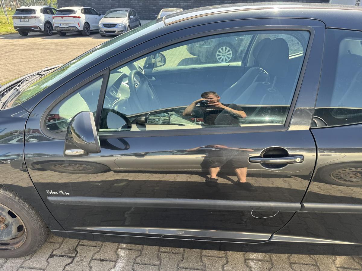 Peugeot 207 original T&uuml;r vorn links EXL-Obsidianschwarz 3 T&uuml;rer Rohbau Bj.2008