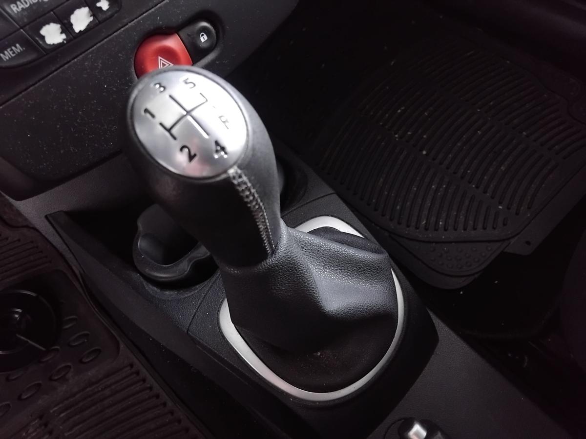 Renault Clio 3 Schaltgetriebe 5-Gang 1.2 16V TCe 74kw D4F784 101581km BJ2009