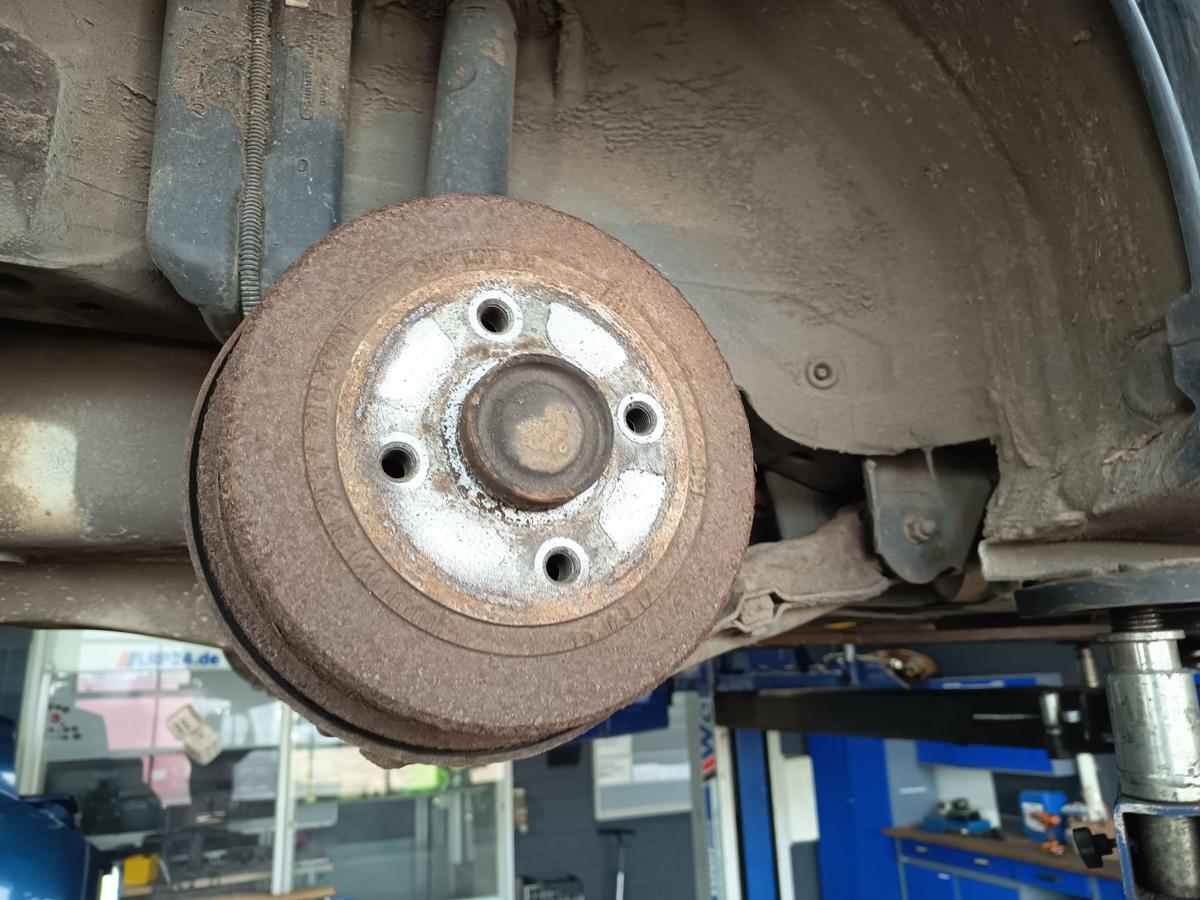 Opel Tigra Twin Top original Hinterachse Tr&auml;ger trommelgebremst 105tkm Bj 2007