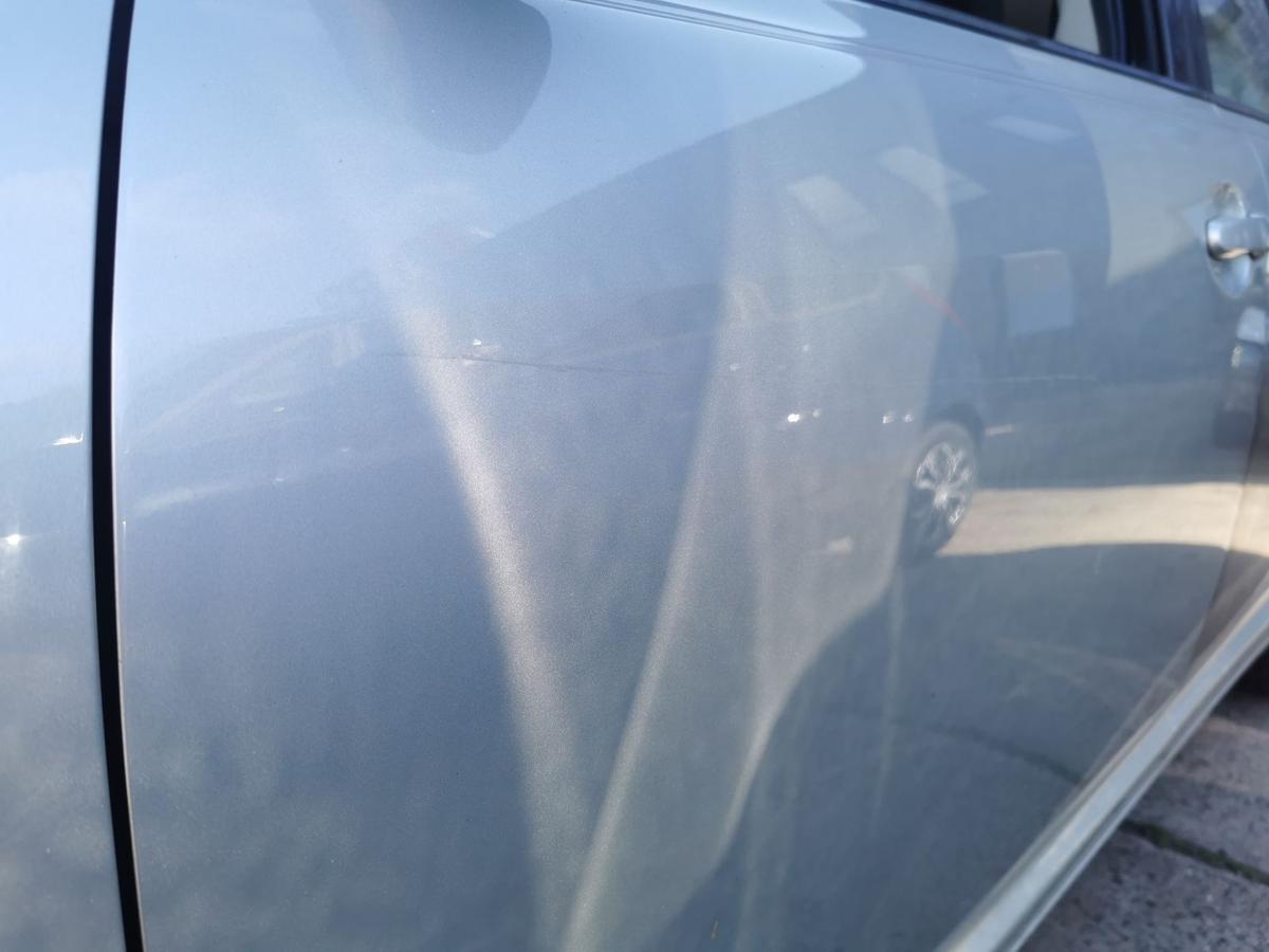 Toyota Avensis T25 Kombi Fahrertür Tür Autotür vorn links 1C0 Radiant Silver Roh