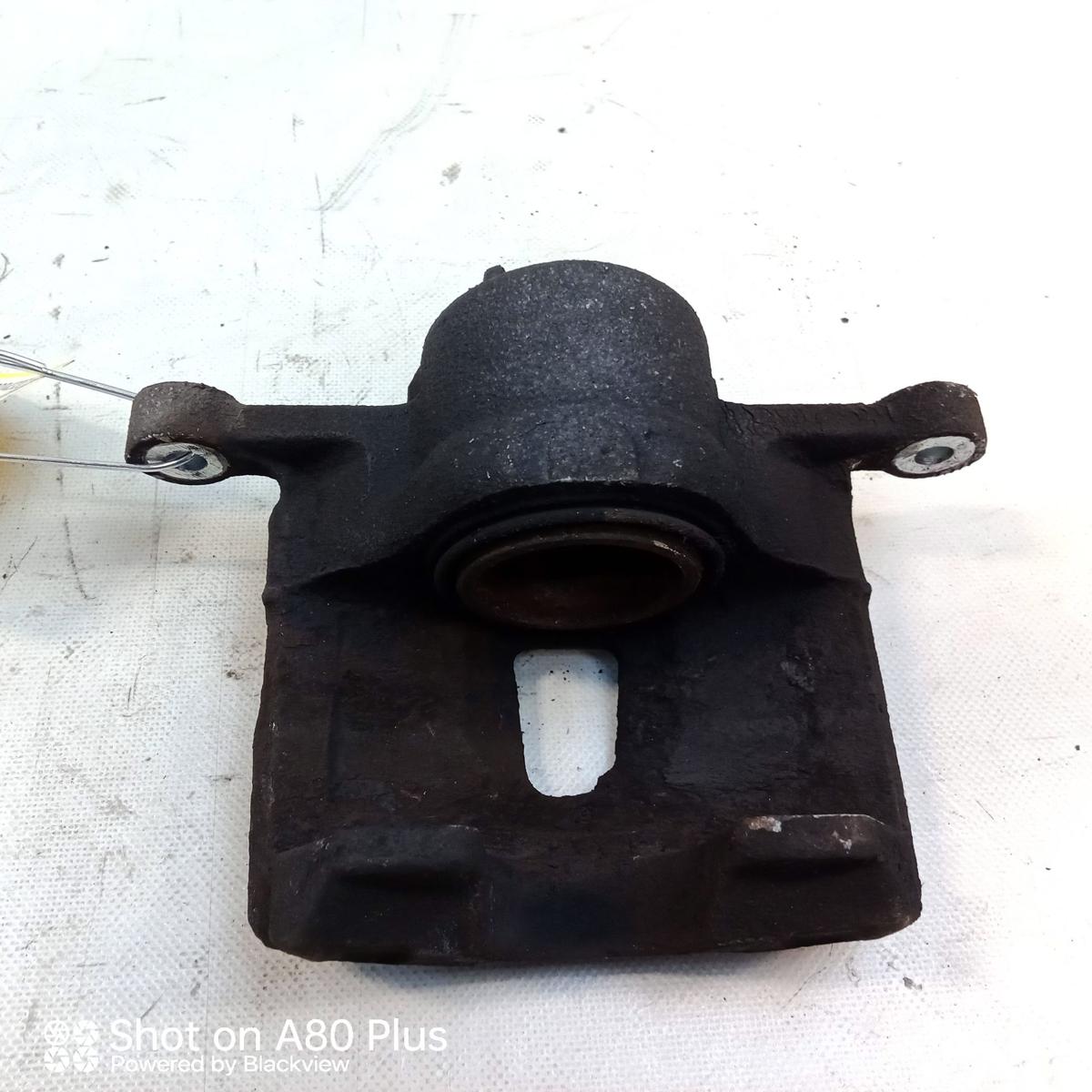 Hyundai i10 III AC3 original Bremssattel Vorderachse links 35507km Bj.2021