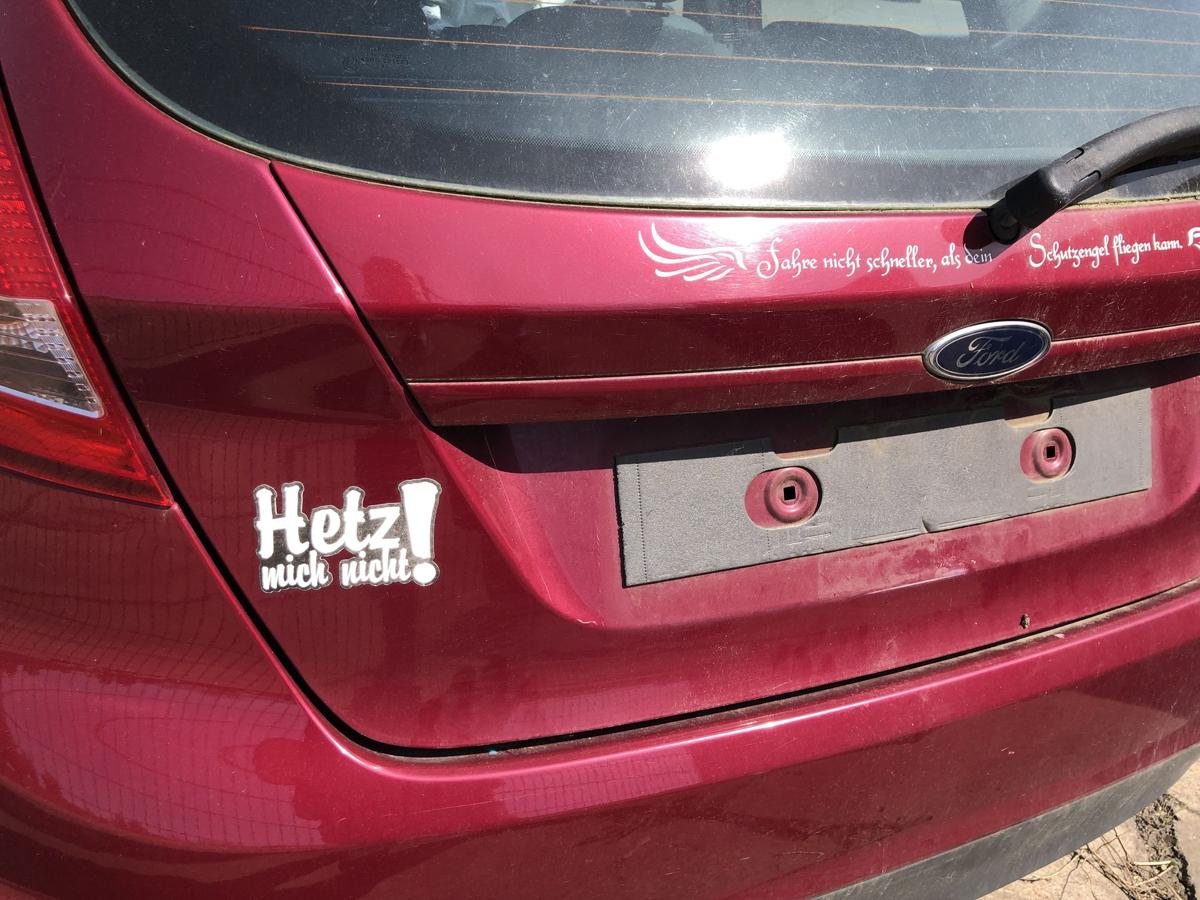 Ford Fiesta JA8 Heckklappe Kofferklappe Heckdeckel mit Scheibe Hot Magenta 5 trg