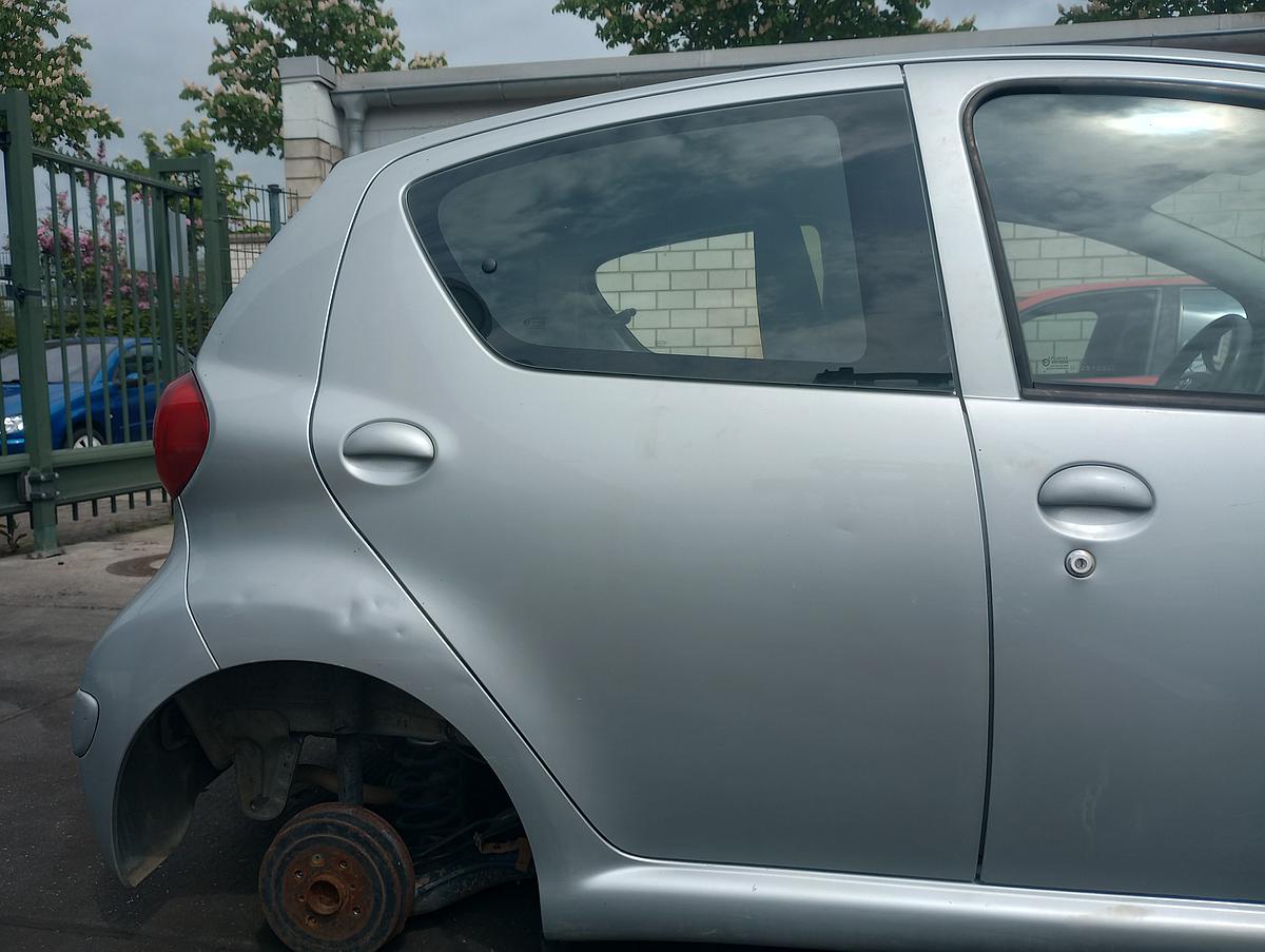 Toyota Aygo orig Tür hinten rechts 5trg 1E7 silber bis 2009