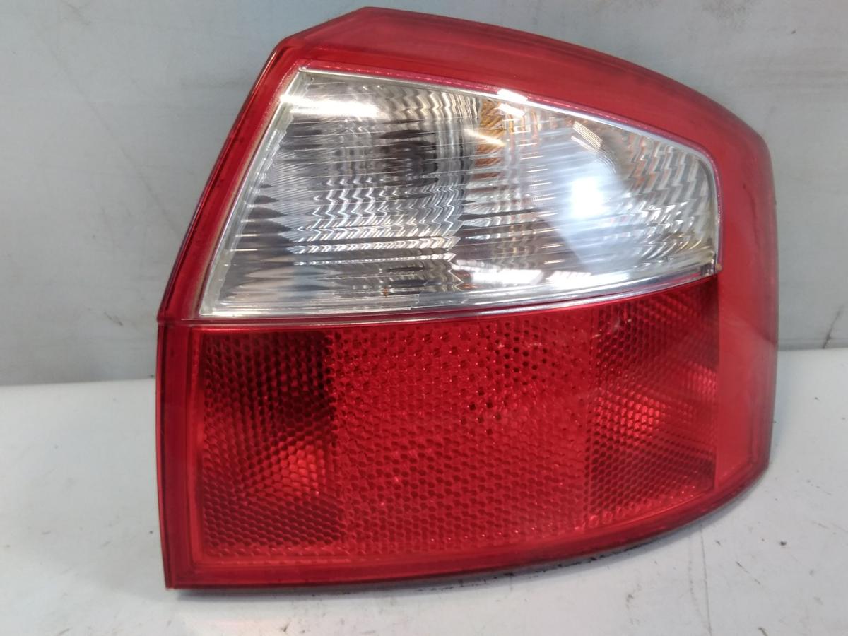Audi A4 8E B6 Limousine original Rückleuchte Heckleuchte rechts BJ2003