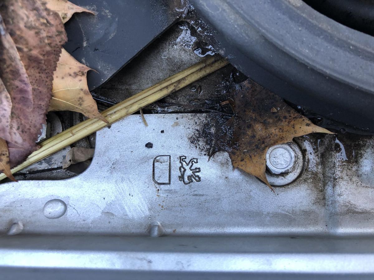 Peugeot 206+ Kotfl&uuml;gel vorn rechts Beifahrer Seitenwand EZR Aluminiumgrau Met