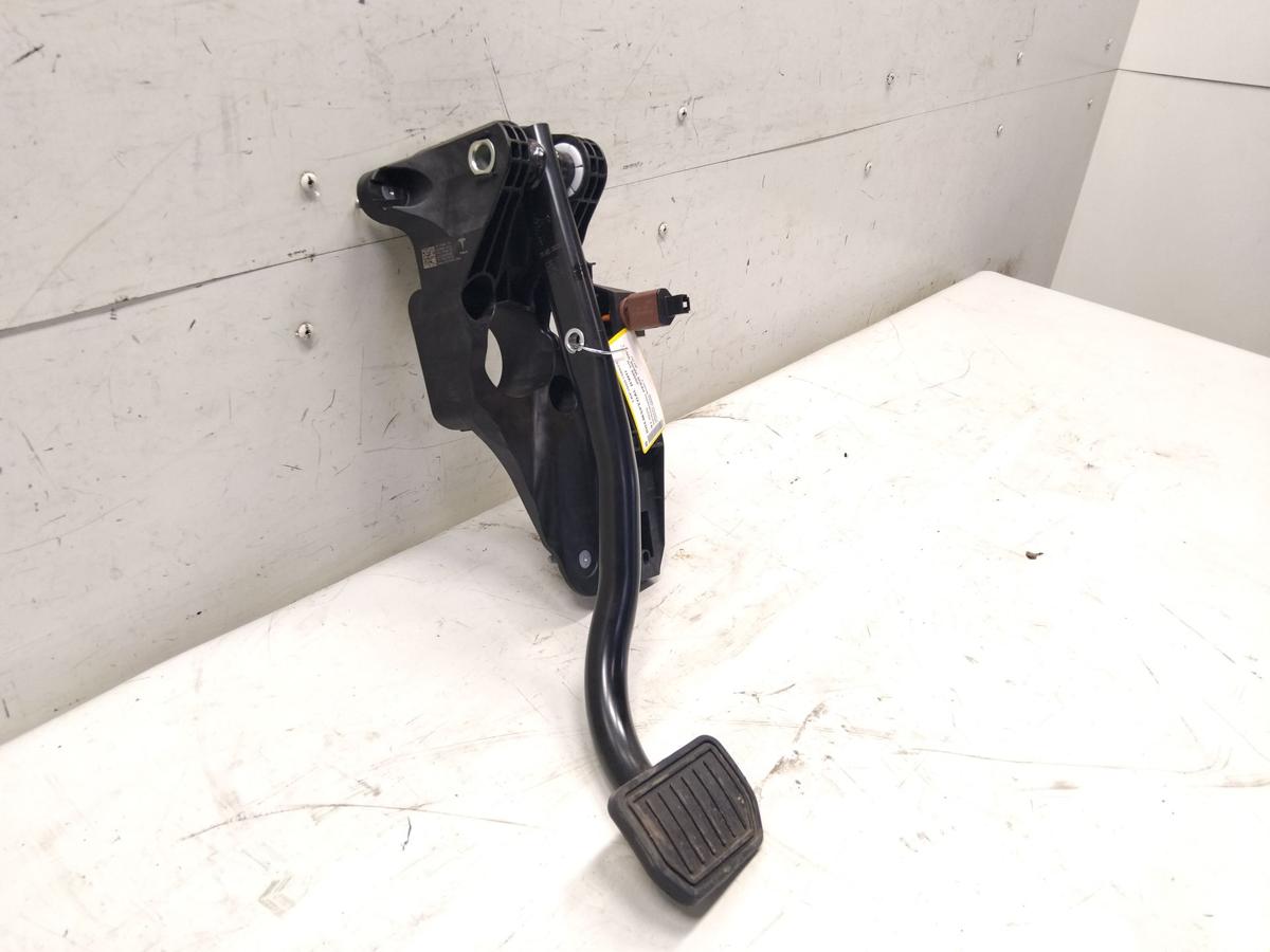 Tesla Model Y original Bremspedal RWD nicht Performance BJ2023