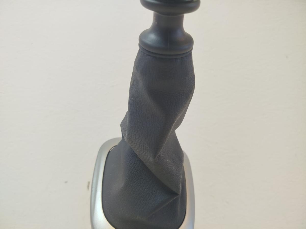 Toyota Yaris XP13 Schalthebel mit Lagerbock 6-Gan