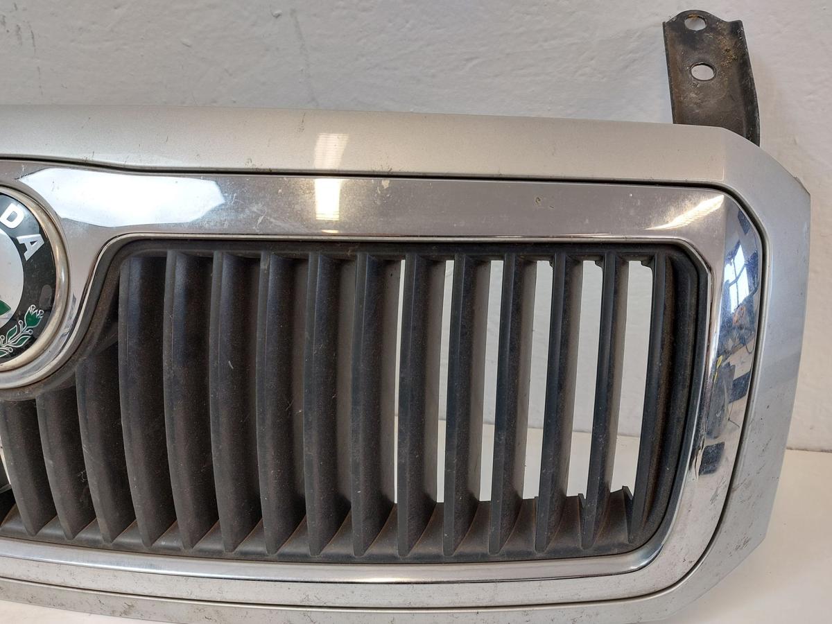Skoda Fabia 6Y Kühlergrill Grill Frontgrill LF7T Diamantsilber metallic