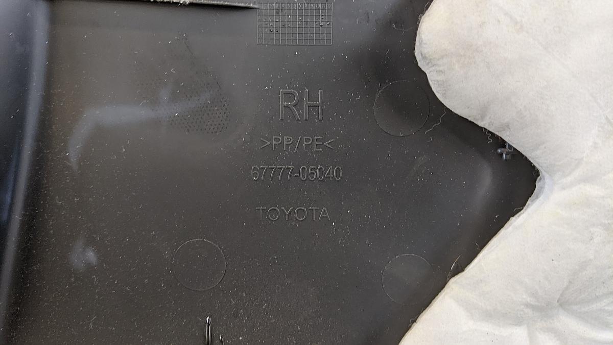 Toyota Avensis T27 Türverkleidung Verkleidung Tür vorn rechts 6777705040