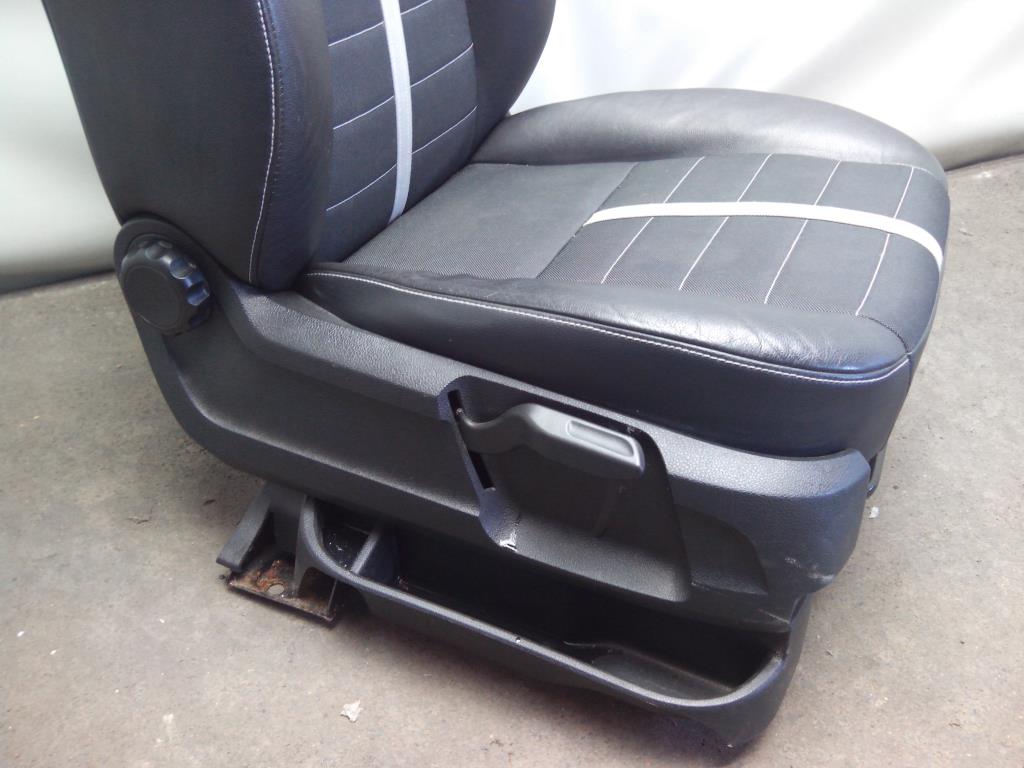 Ford Kuga BJ2009 Sitz vorn rechts Beifahrersitz beheizt