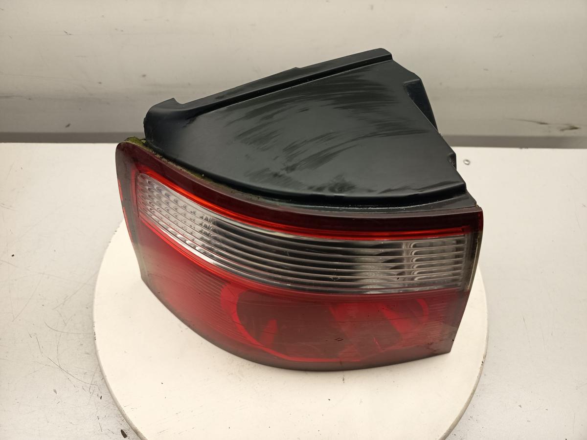 Kia Carens II original R&uuml;ckleuchte au&szlig;en links Baujahr 2003