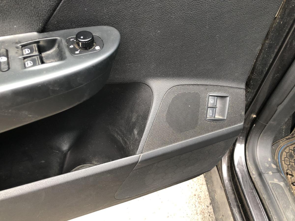 VW Passat 3C B6 Variant T&uuml;rverkleidung vorn links Innenverkleidung T&uuml;r Stoff