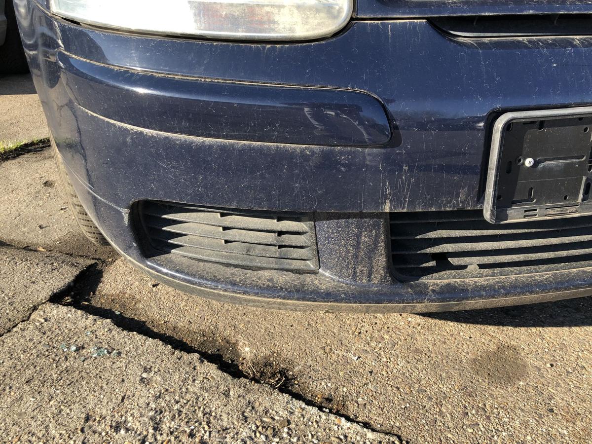 VW Golf 5 V 1K Sto&szlig;f&auml;nger vorn Frontsch&uuml;rze Frontsto&szlig;stange LA5G Perlblau