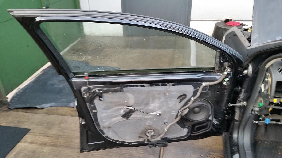 Opel Vectra C Kombi org Tür vorne links Facelift 5TRG 2HU Saphirschwarz Bj 2007